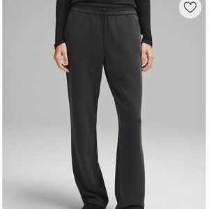 NEW Softstreme High-Rise Pant Regular